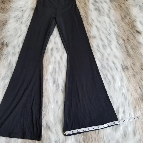Aerie Offline Real Me High Waisted 
Crossover Super Flare Leggings Pants 
Size M - Picture 9 of 11